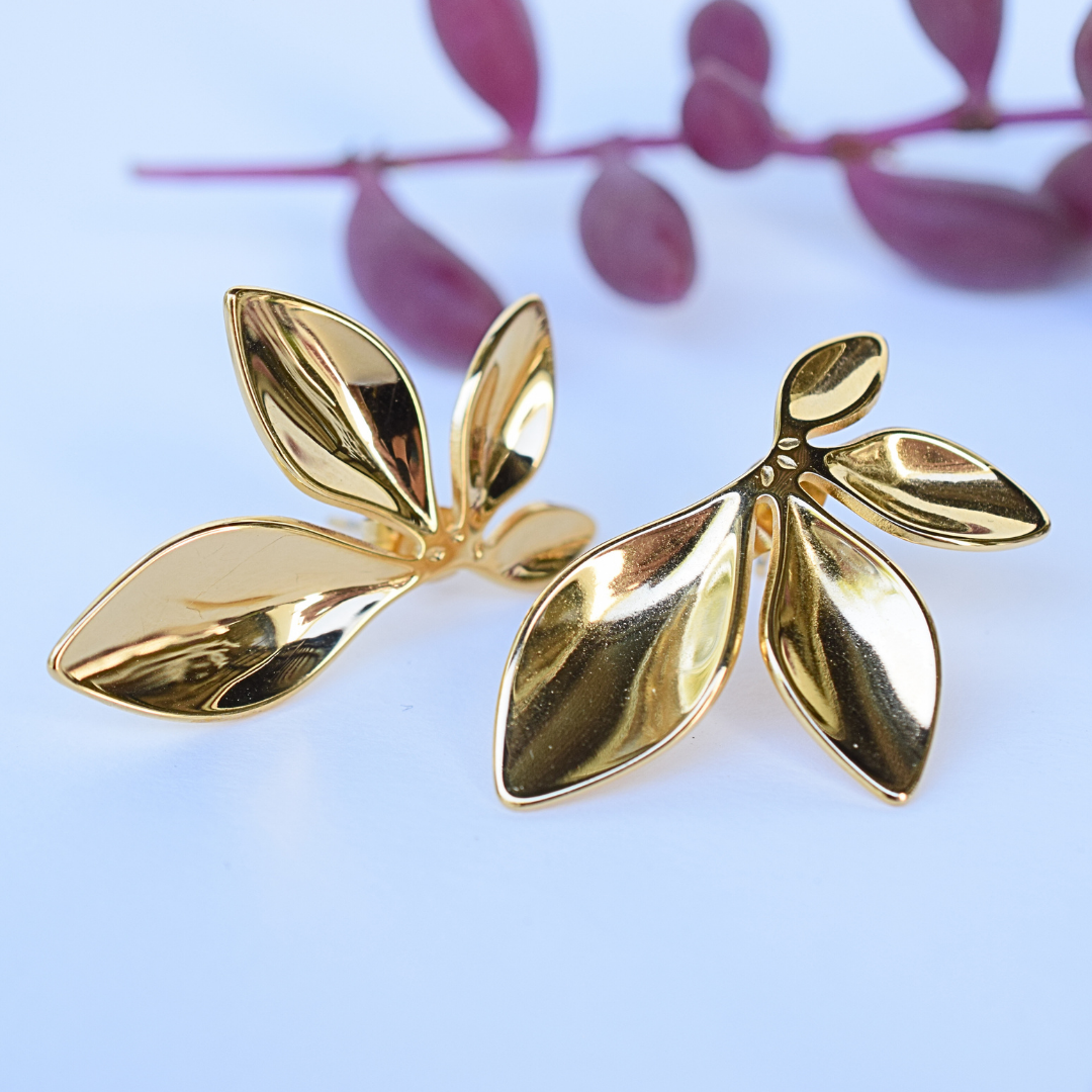 Oversized leaf studs - Gold