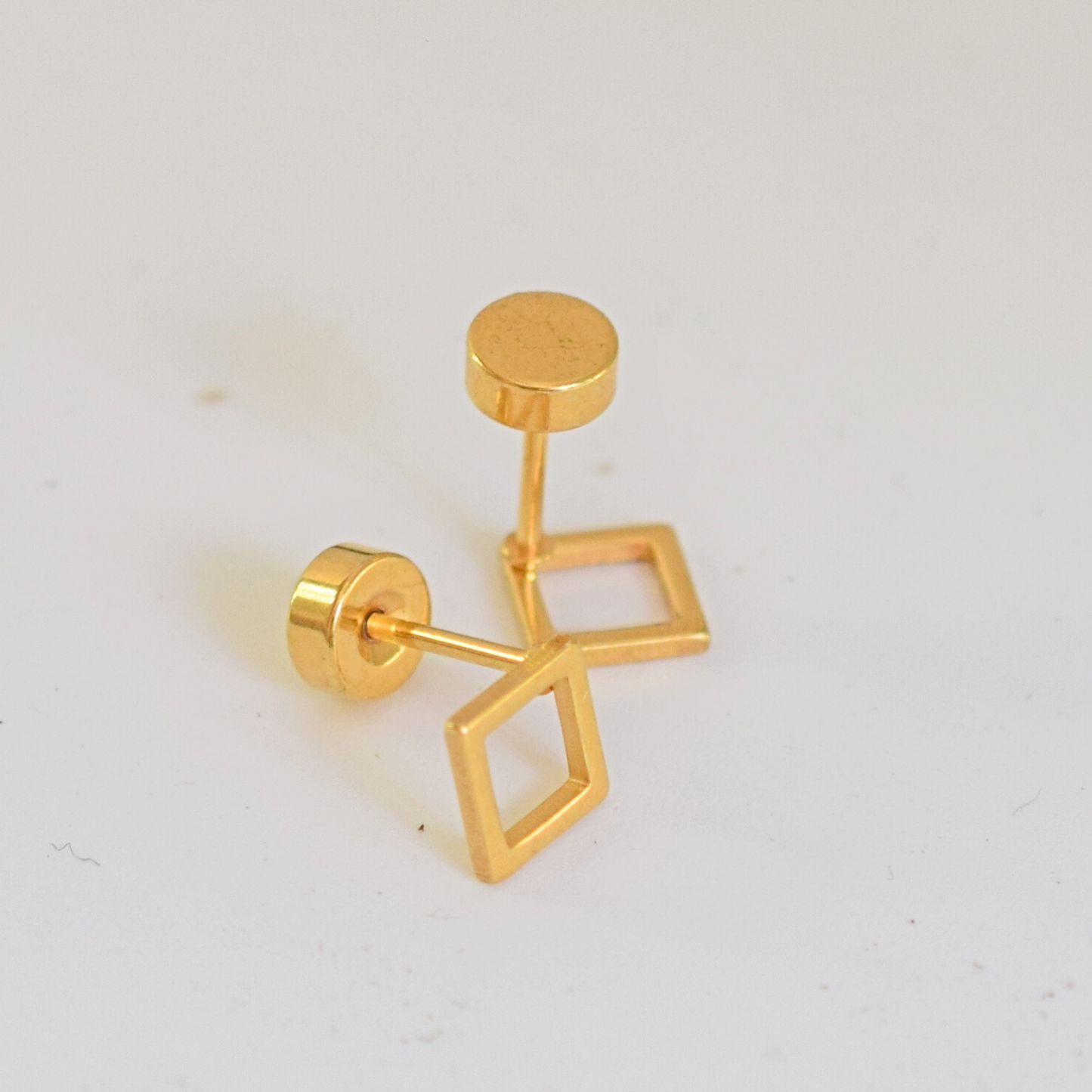 Hollow square studs - Gold