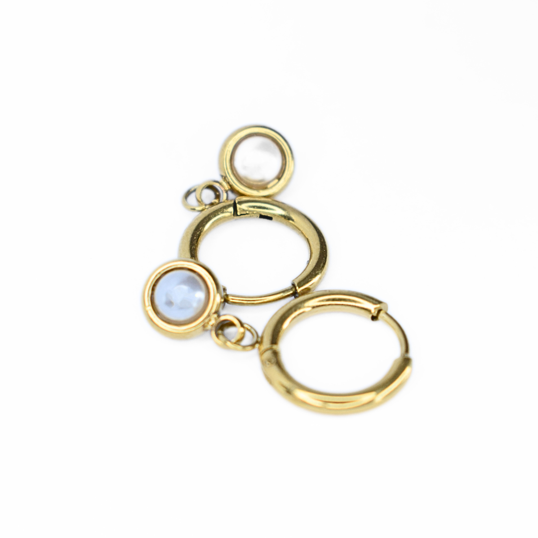 Framed pearl hoop - Gold - TheEarringCollective