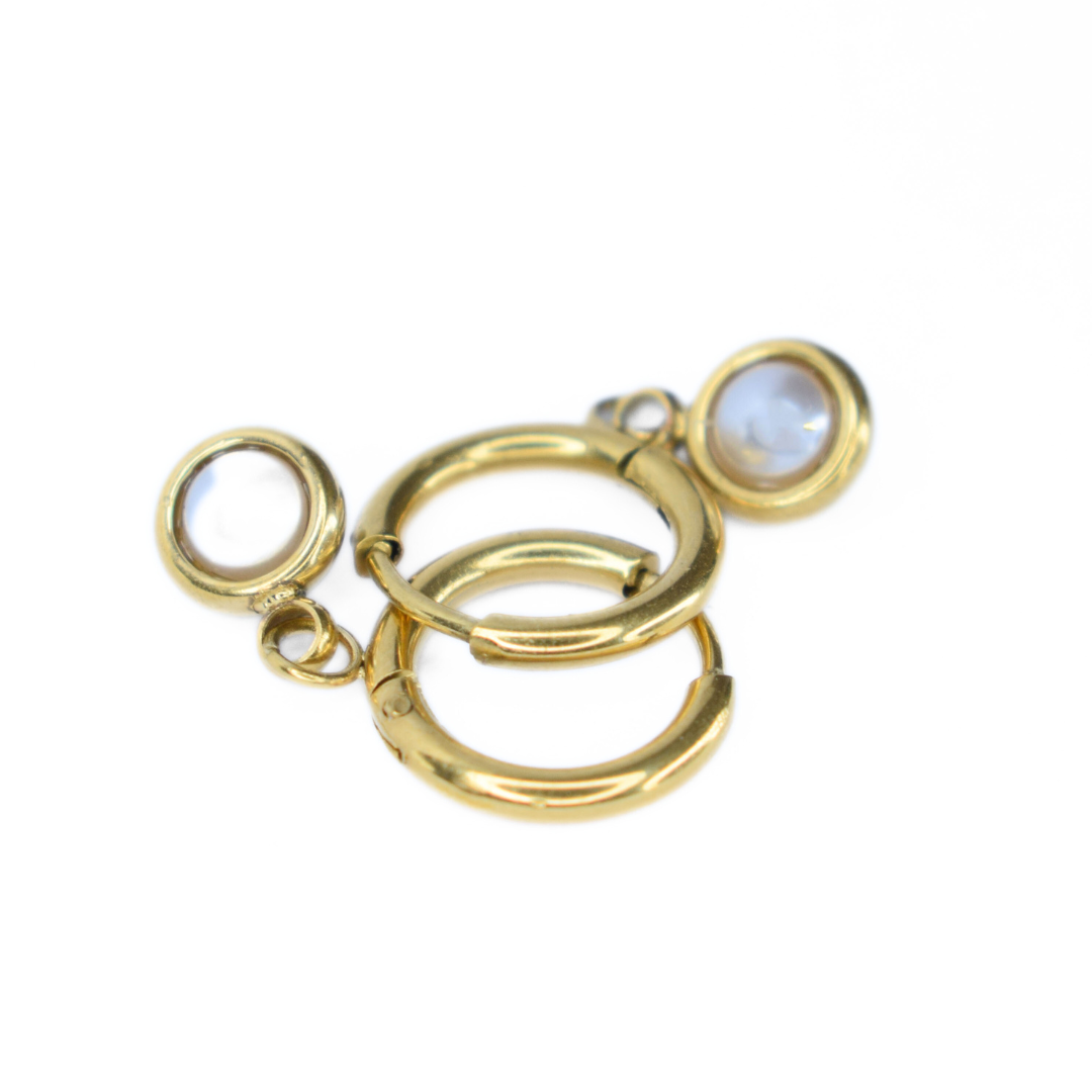 Framed pearl hoop - Gold - TheEarringCollective
