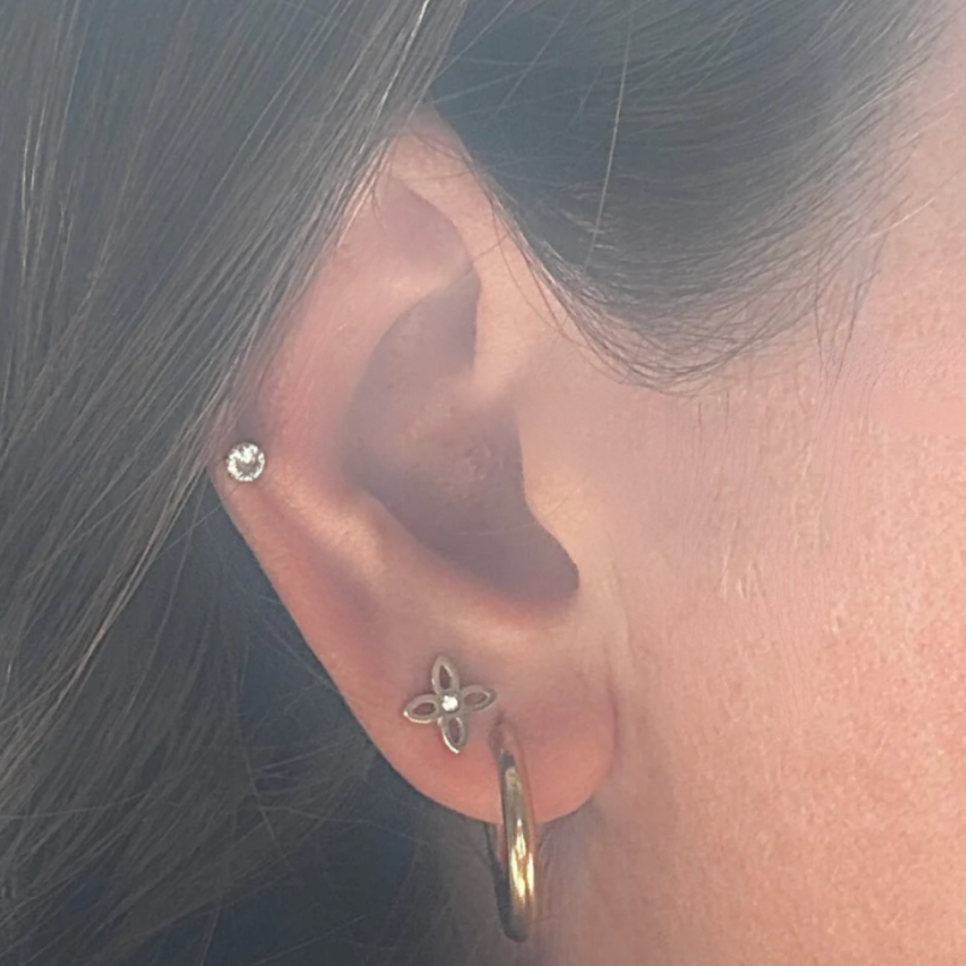 Sparkle flower studs - Silver