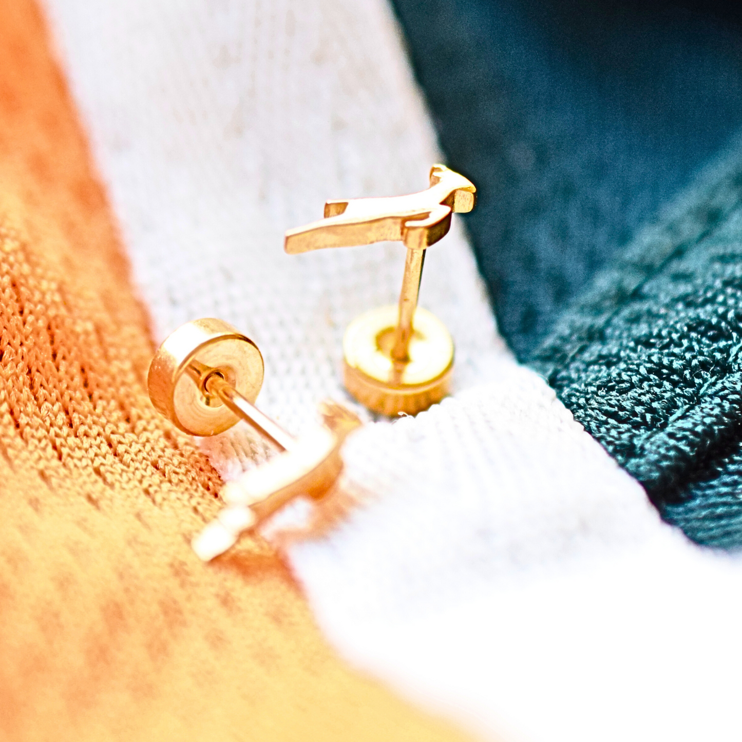 Tiny springbok studs - Gold