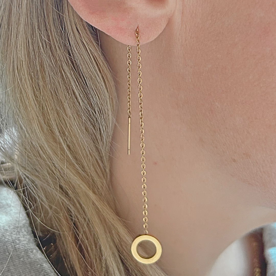 Thread through circle chained stud - Silver - TheEarringCollective