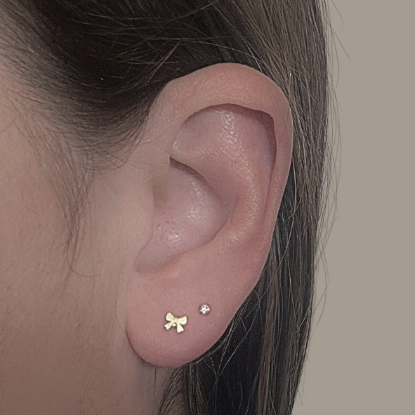 Tiny bow studs - Gold