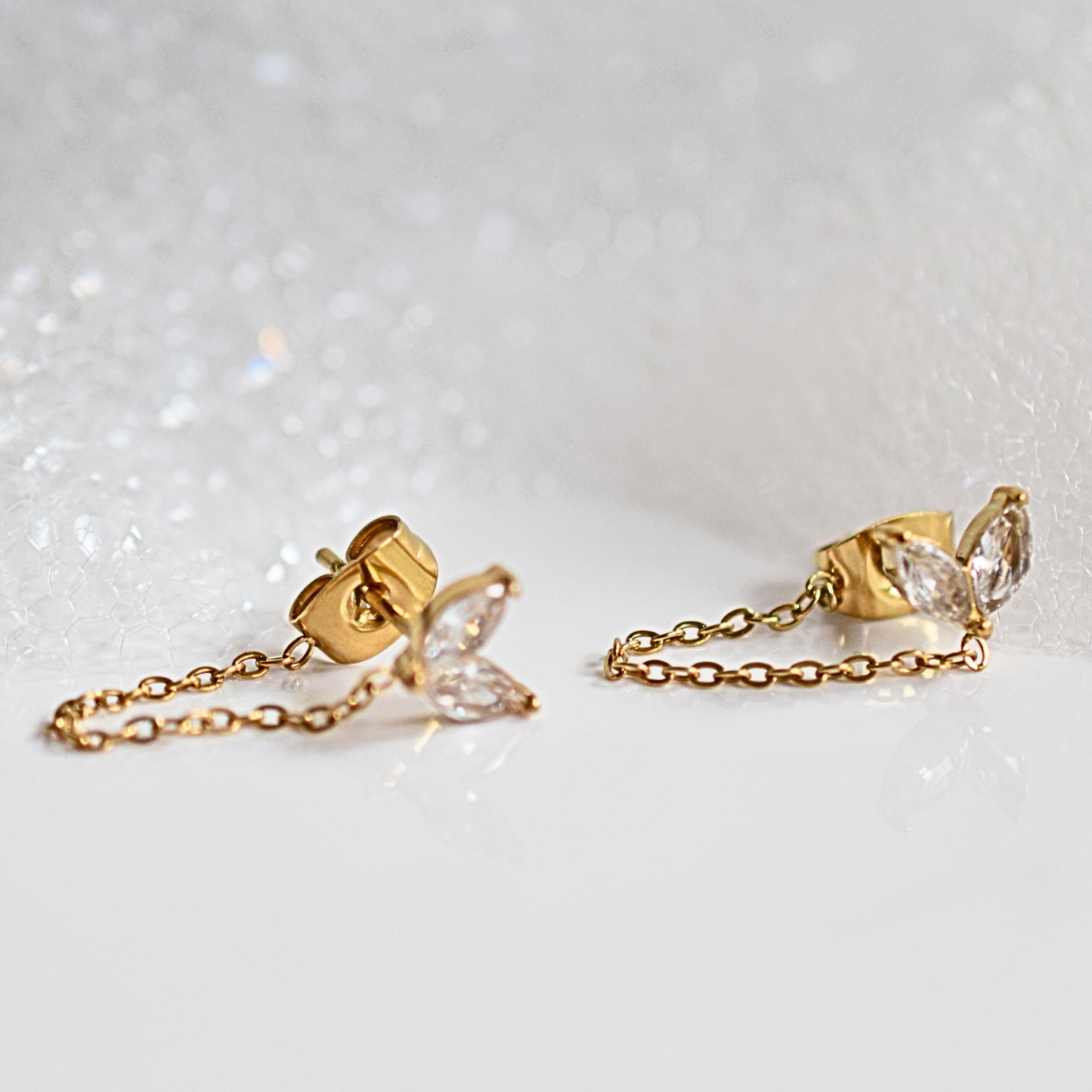 Chained diamond style leaf studs - Gold