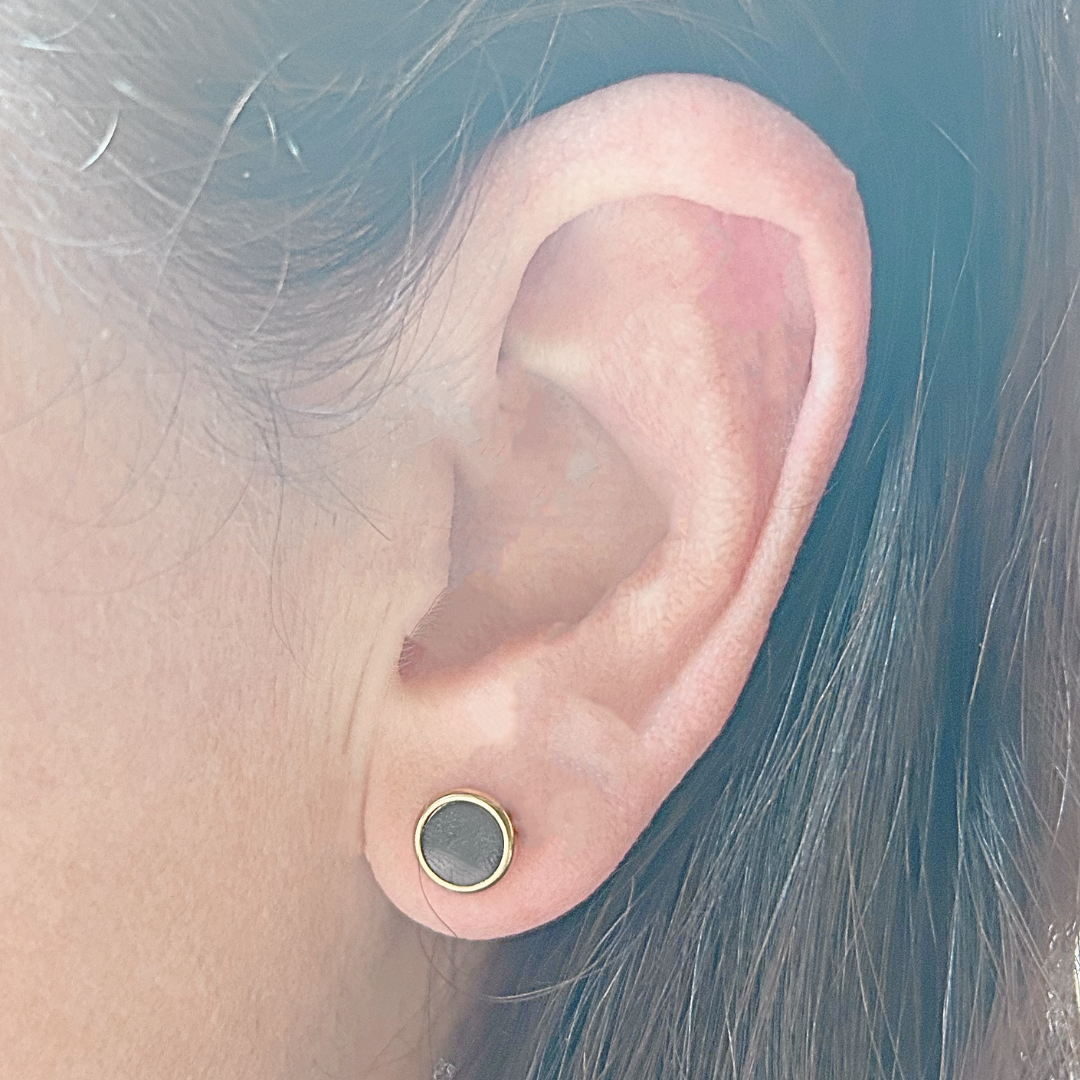 8mm Black circle studs - Gold - TheEarringCollective