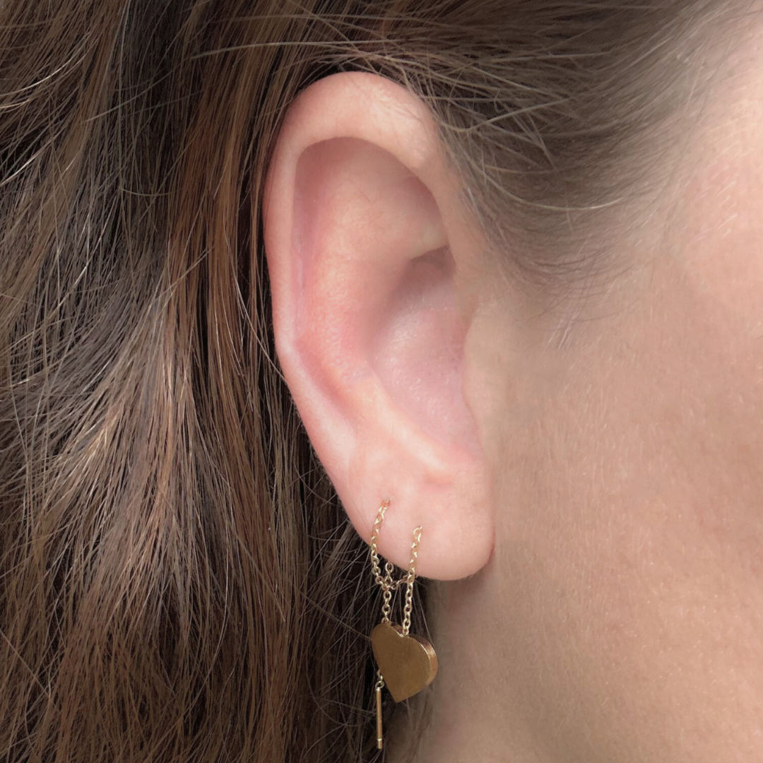 Thread through heart chained stud - Gold - TheEarringCollective