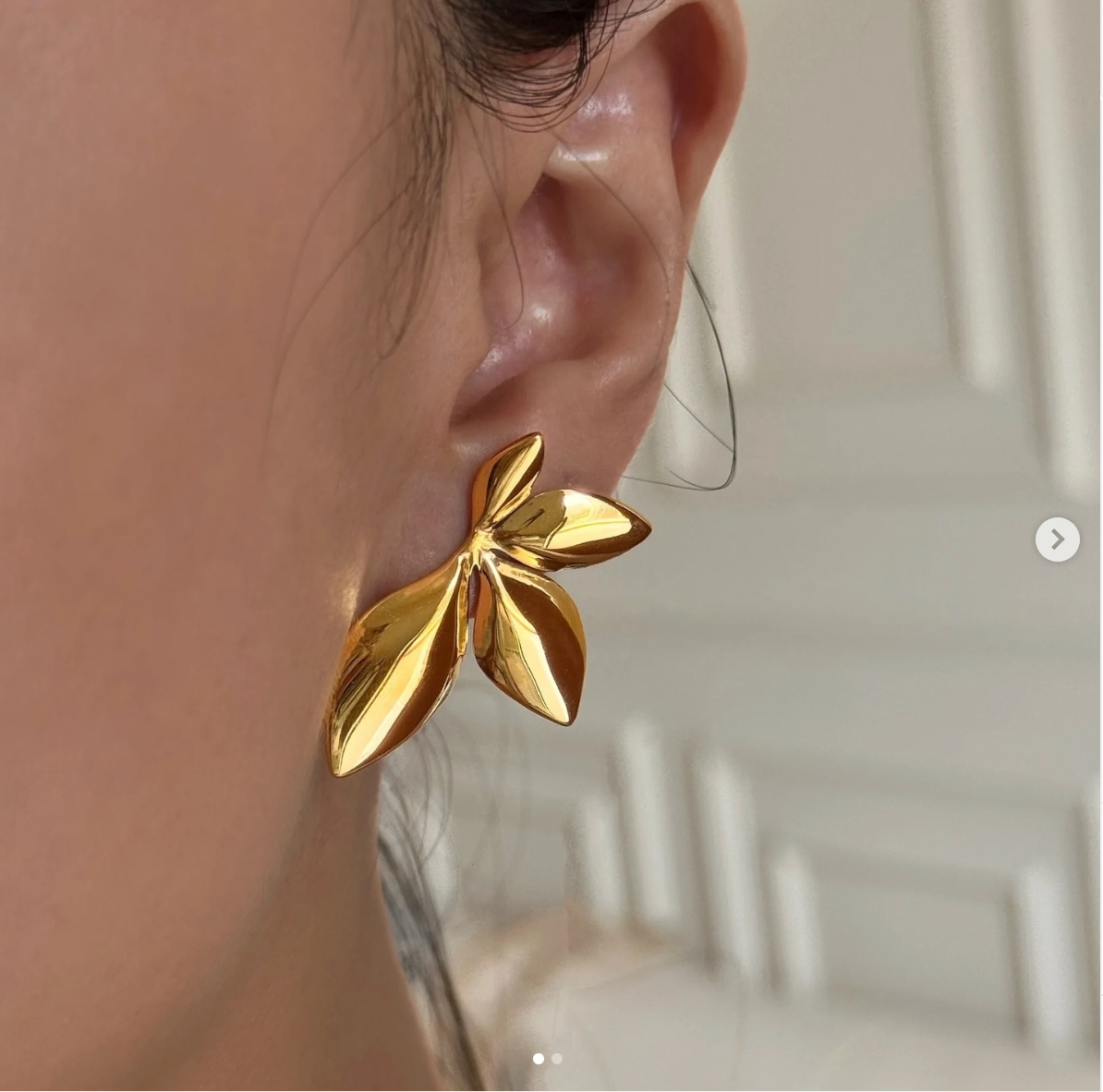 Oversized leaf studs - Gold