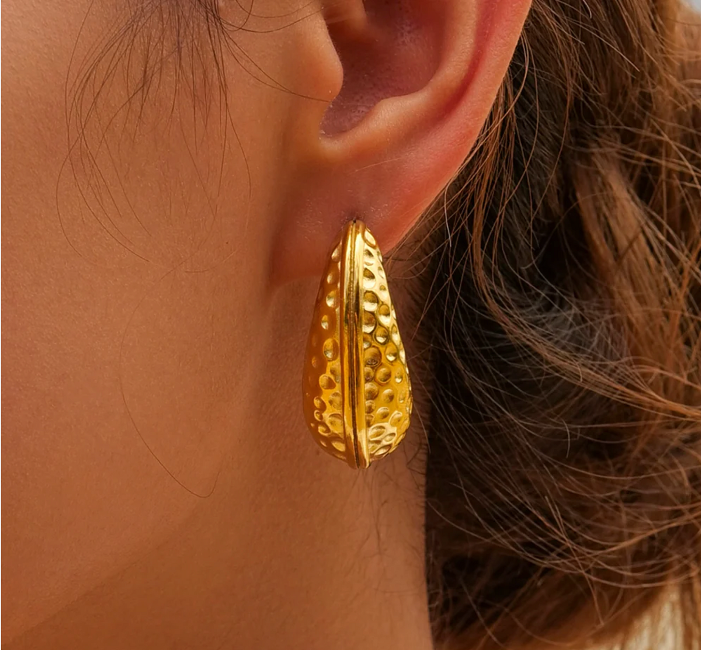 Hammered hoops - Gold