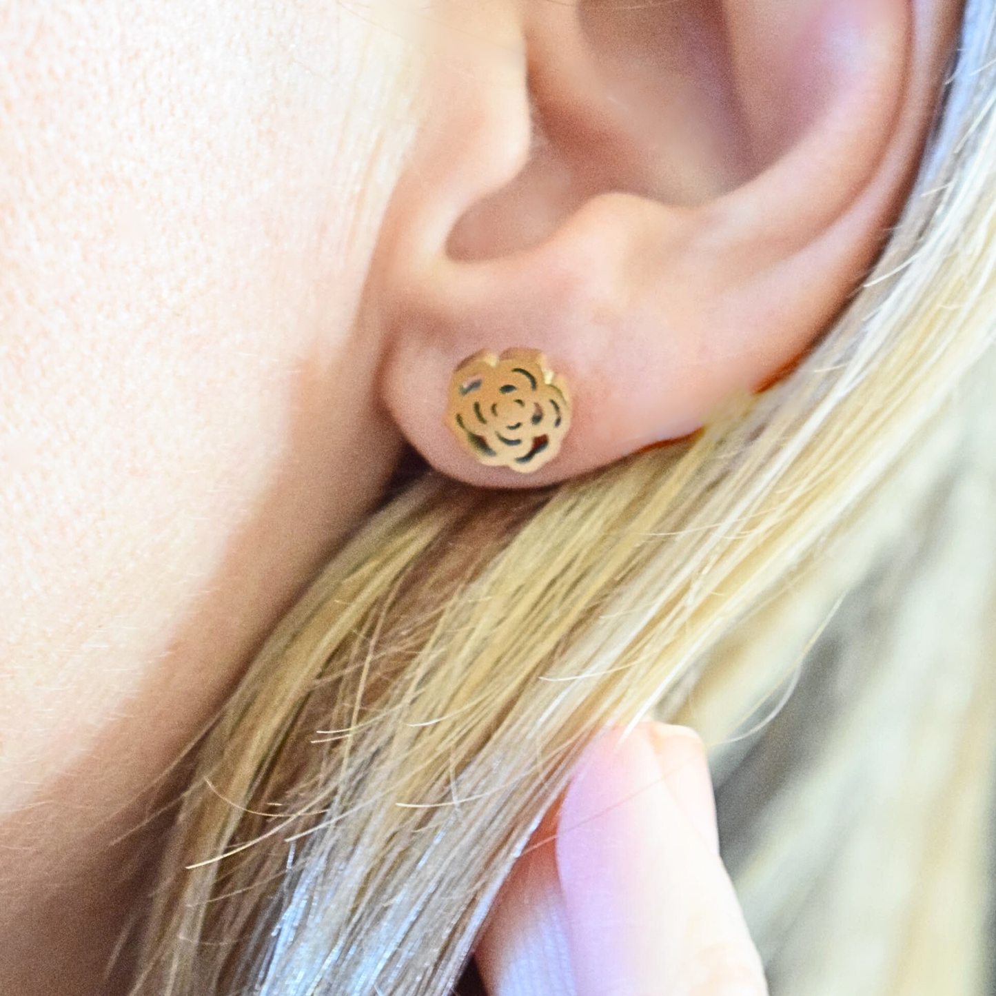 Rose studs - Silver - TheEarringCollective