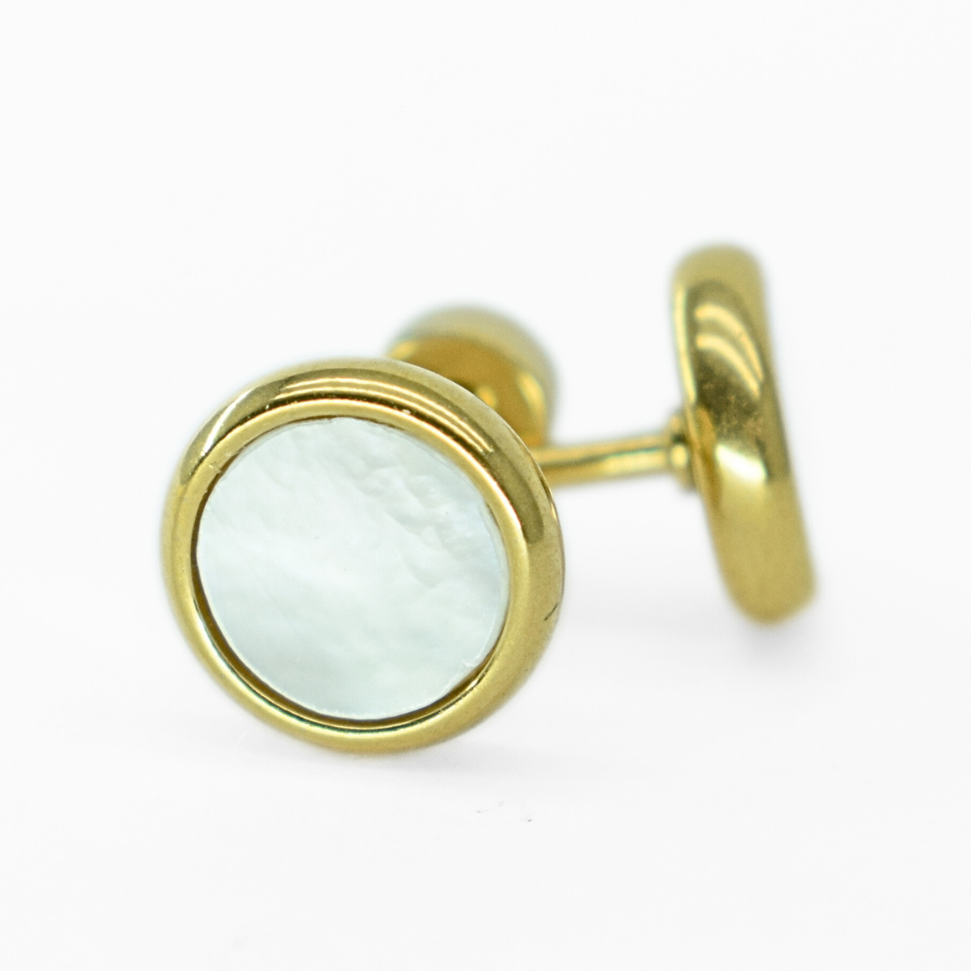 8mm Shell circle studs - Gold - TheEarringCollective