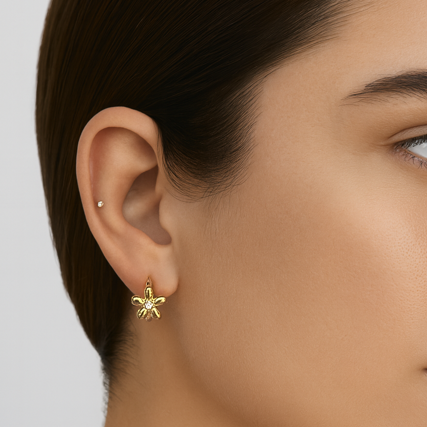 10mm flower hoops - Gold