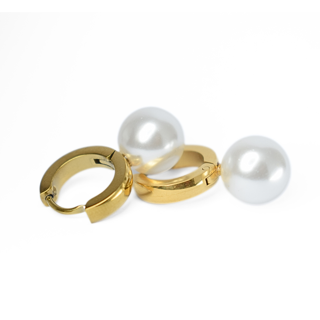 Round pearl hoops - Gold - TheEarringCollective