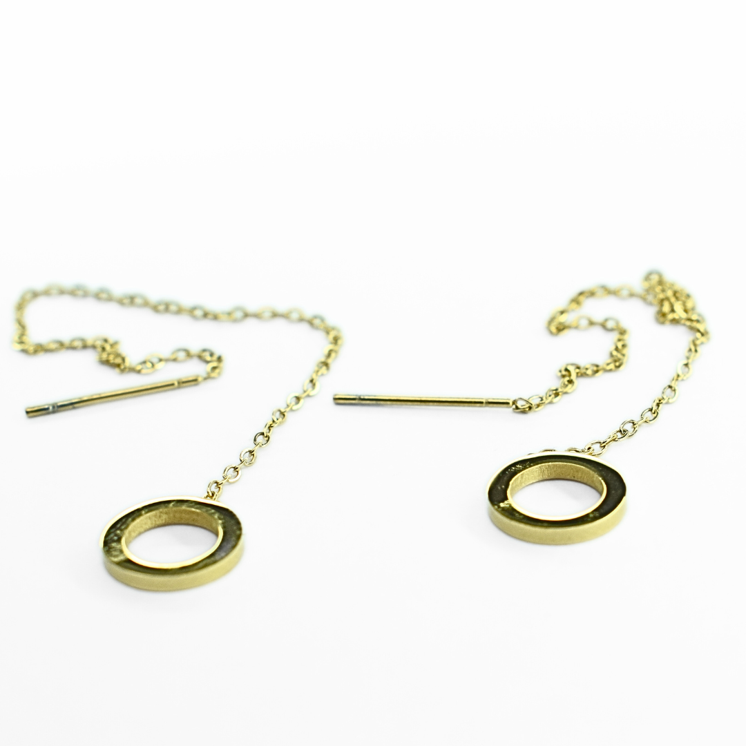 Thread through circle chained stud - Silver - TheEarringCollective