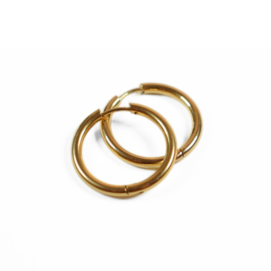 18mm Classic hoops - Gold - TheEarringCollective