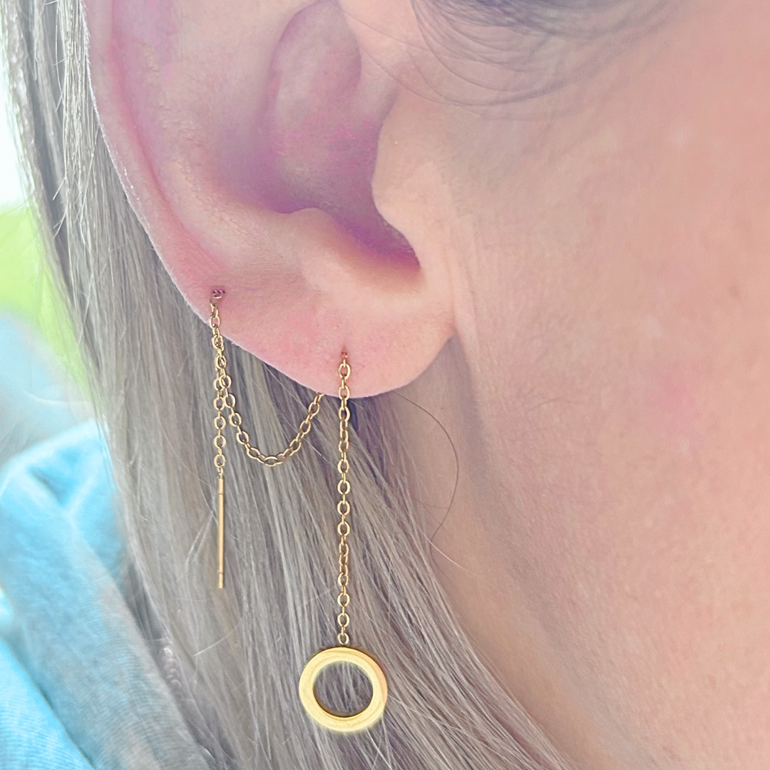 Thread through circle chained stud - Gold - TheEarringCollective