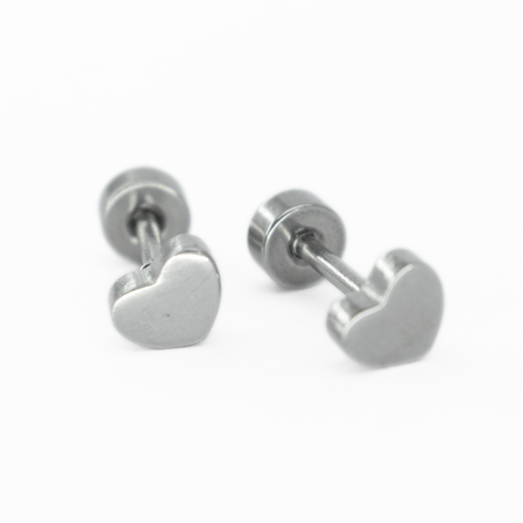 5mm Midi heart studs - Silver - TheEarringCollective