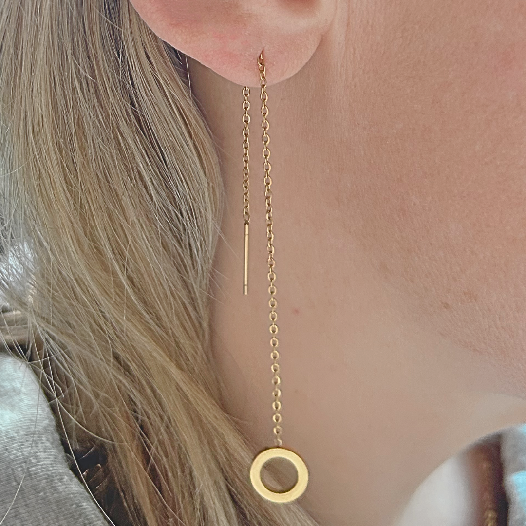 Thread through circle chained stud - Gold - TheEarringCollective