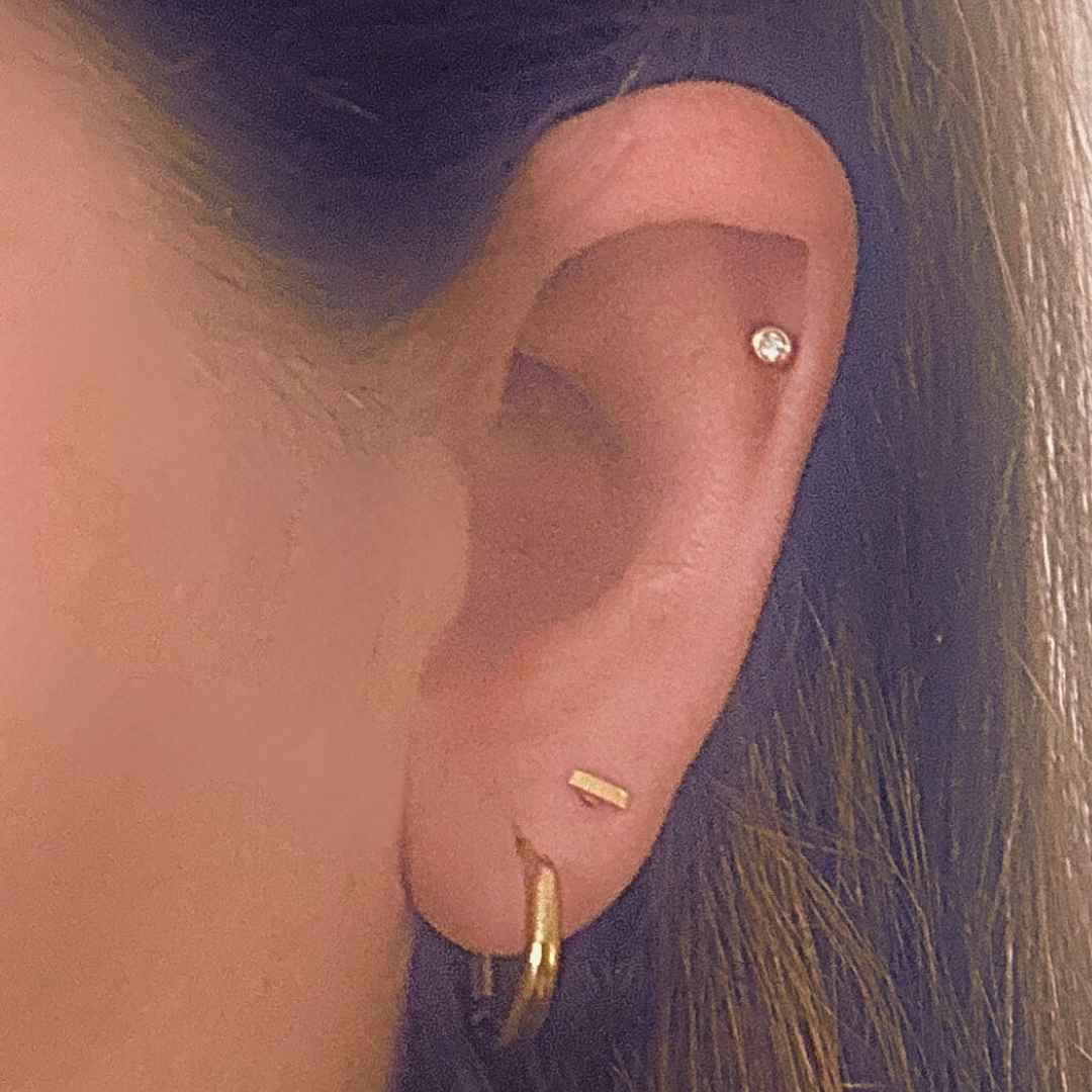 Tiny bar stud - Gold