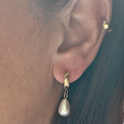 Drop pearl hoops - Silver - TheEarringCollective