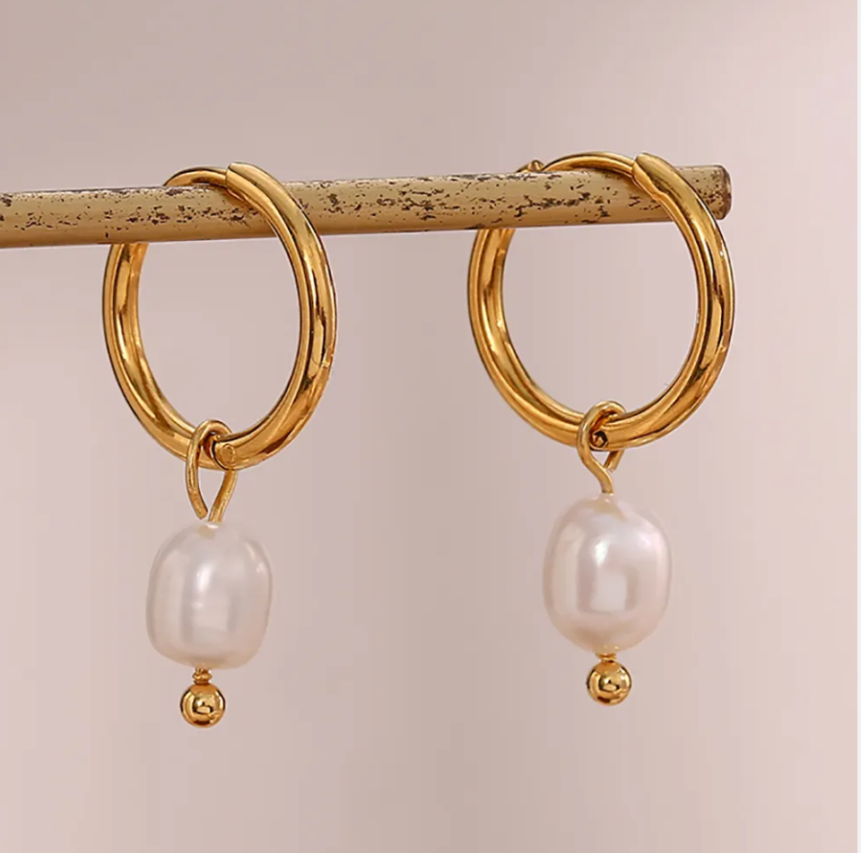 Fresh water drop pearl hoops - Gold