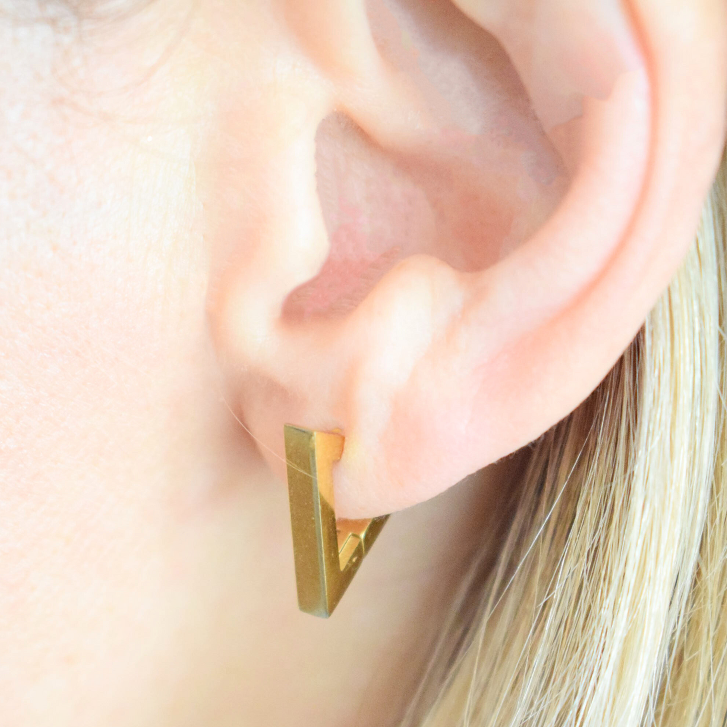 Triangle hoops - Gold - TheEarringCollective