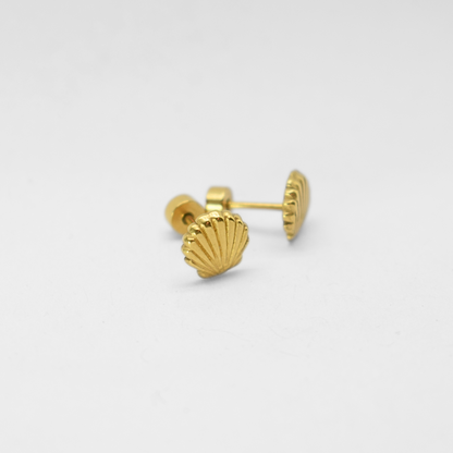 Shell studs - Gold - TheEarringCollective