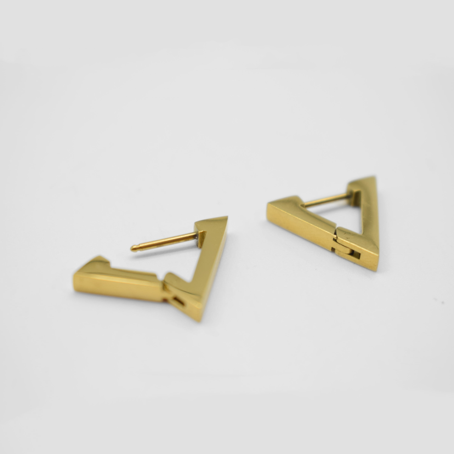 Triangle hoops - Gold - TheEarringCollective